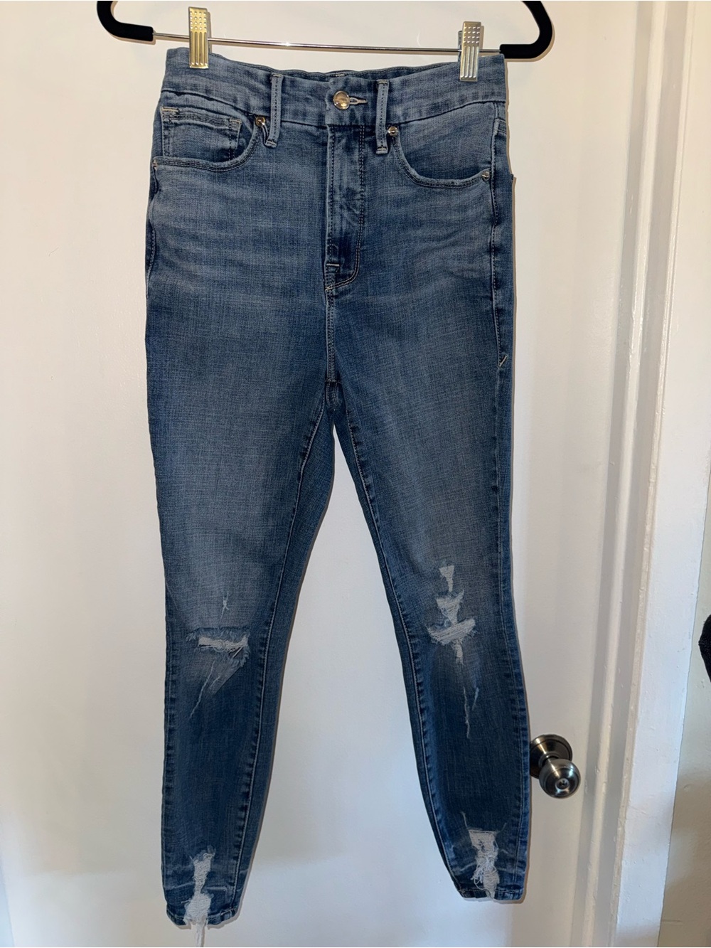 Good American Distressed Skinny Jeans Size 4 / 27 Medium Wash Stretch Denim